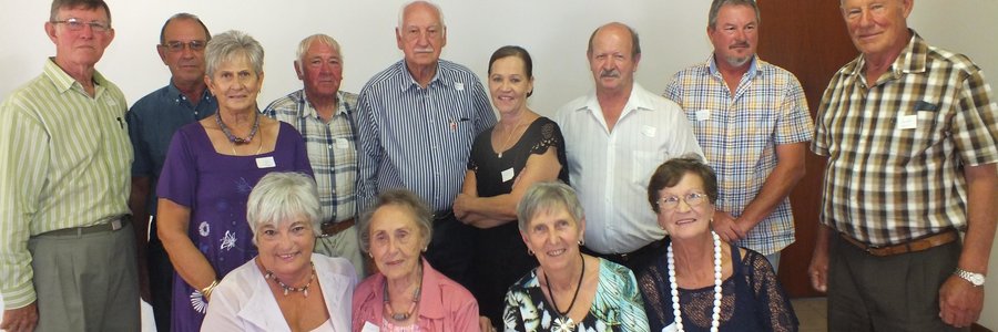 Die Bond van Oud-Polisiebeamptes Overstrand wat in 2010 gestig is en waarby etlike Gansbaaiers ingesluit is, het onlangs weer ‘n vergadering en ‘n gesellige funksie in die NGK se Kleinsaaltjie gehad. Weduwees van afgestorwe polisiemanne is ook lede van die bond. Op die foto is dit die Gansbaai-lede wat die byeenkoms bygewoon het.